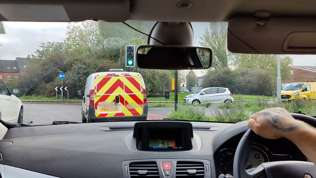 Hull Driving Test Routes. Turning Right from Sutton Road to Holwell Road.