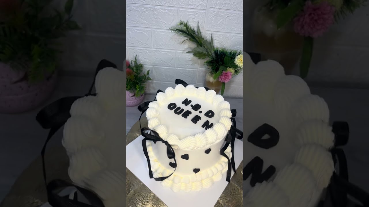تورته الترند🖤🎀 #cake #اكسبلور #تورته_عيد_ميلاد #explore 