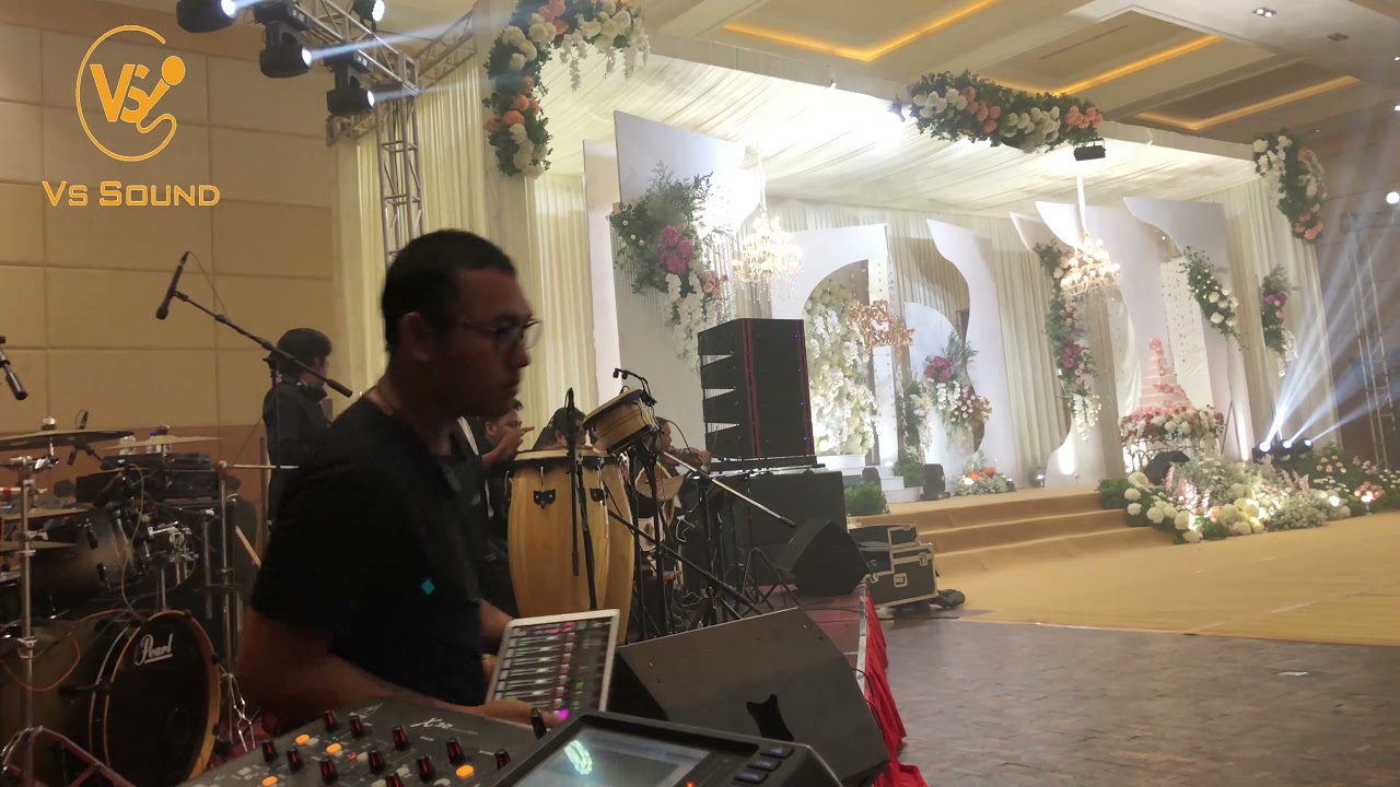 សាច់ភ្លេង: បទ ភ្នំពេញ by Vs Sound & Smile Service
