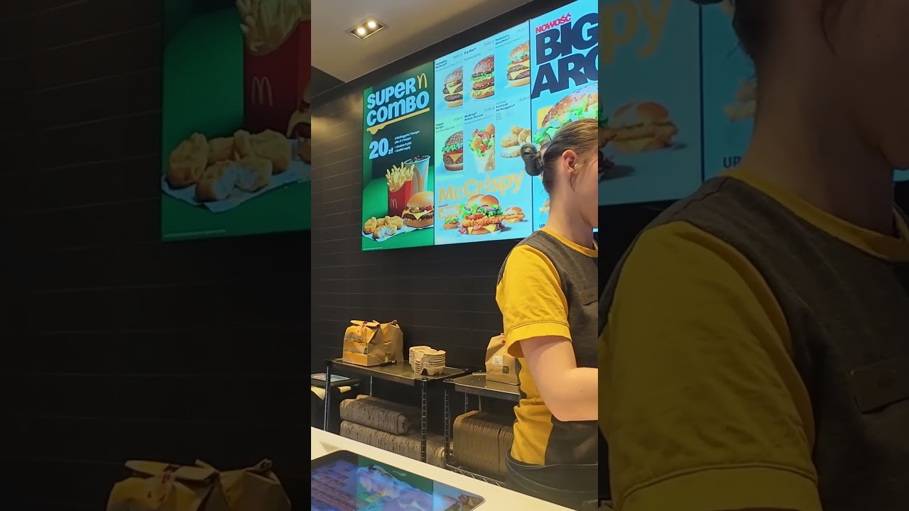 CZEKAŁEM ALE BYŁO WARTO #shorts #fooddelivery #youtubeshorts #wolt #ebike #dlaciebie #mcdonalds