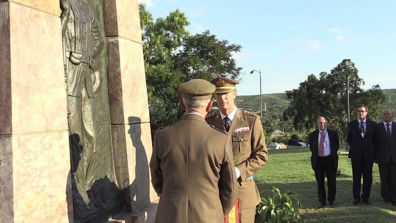 Ceremonia de homenaje a los ca&iacute;dos en el Memorial de la Loma de San Juan (Santiago de Cuba)