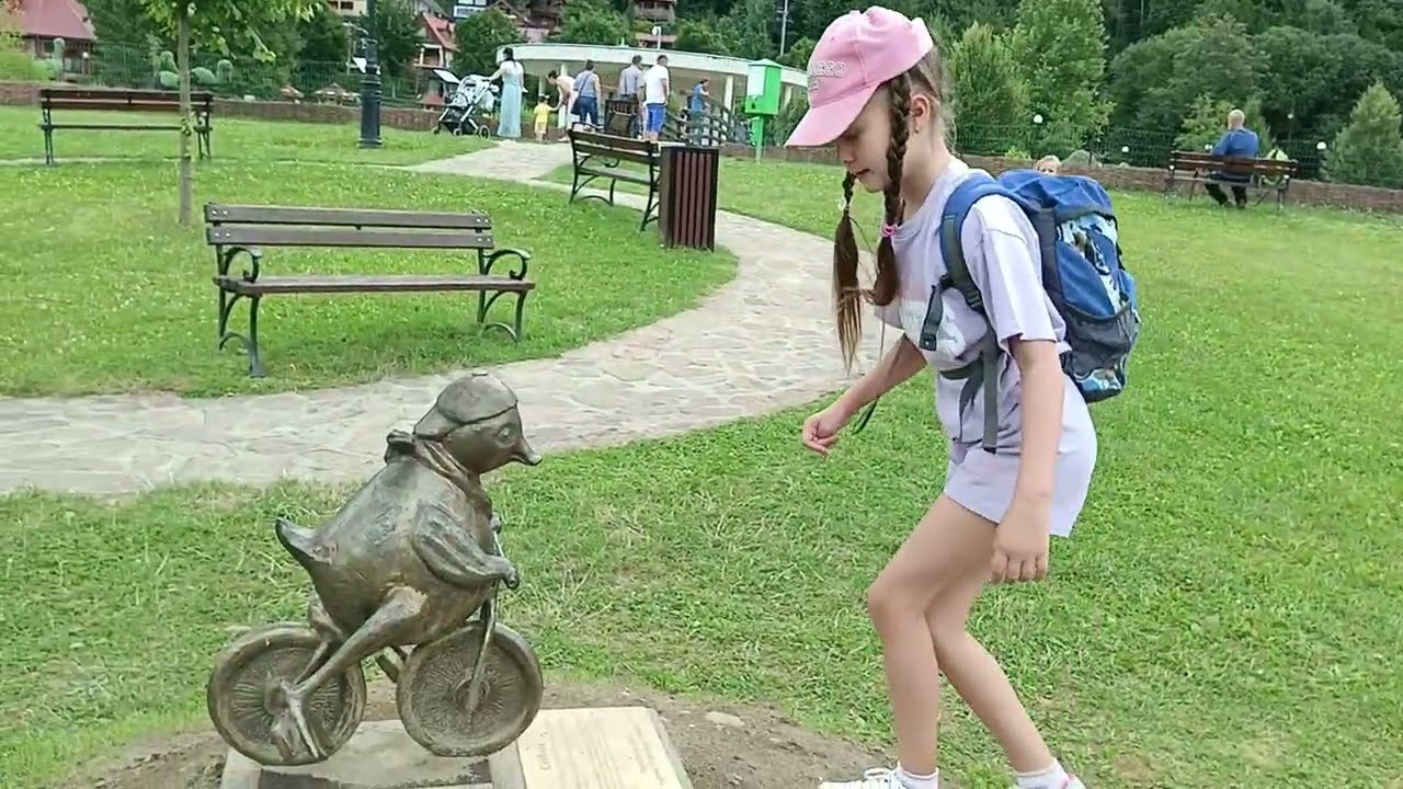 Мушина. Нижний парк, Сад Любви, зоопарк, пруд с золотыми рыбками, лебедями, верёвочный парк