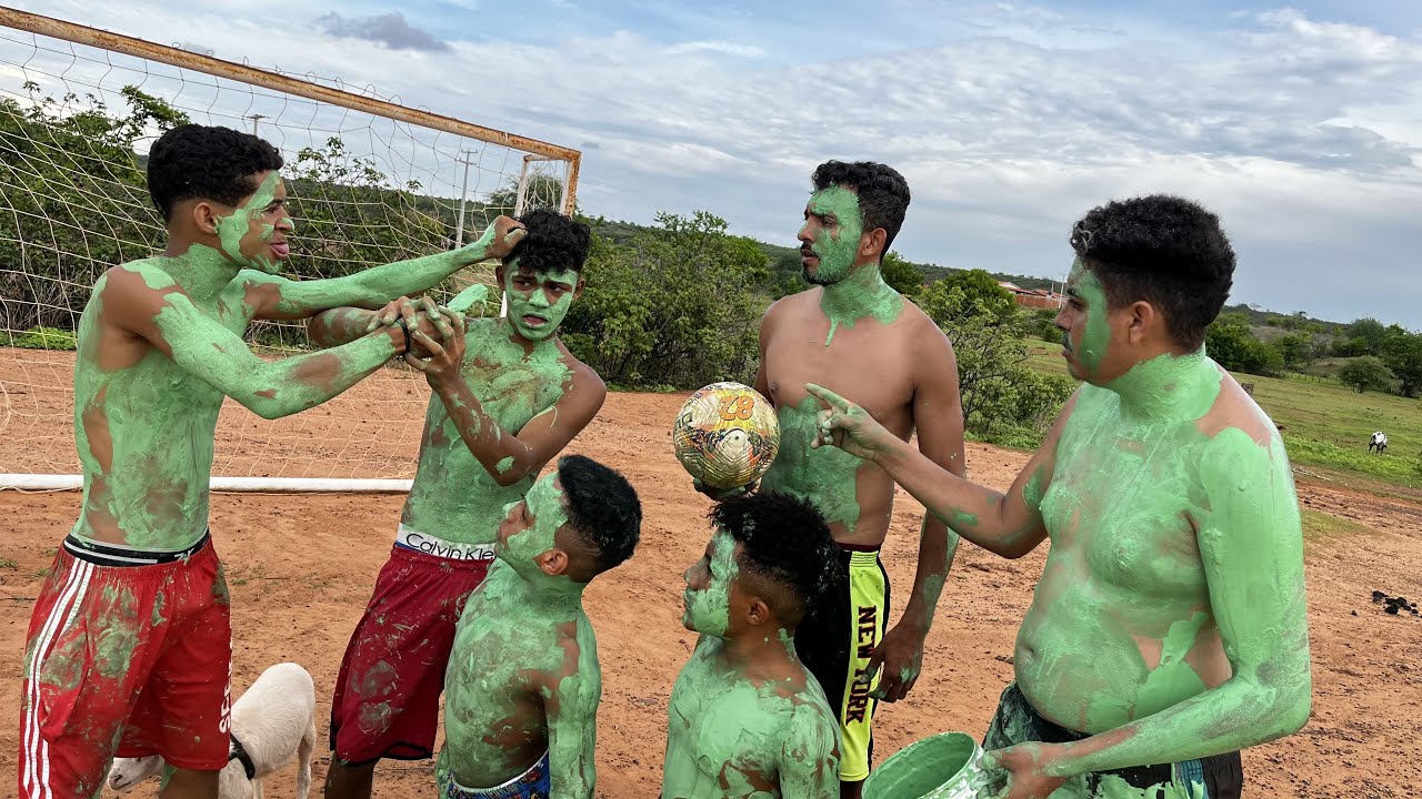 VLOG DE 1 HORA NO FUTEBOL QUEM PERDER VAI TOMAR BANHO DE TlNTA