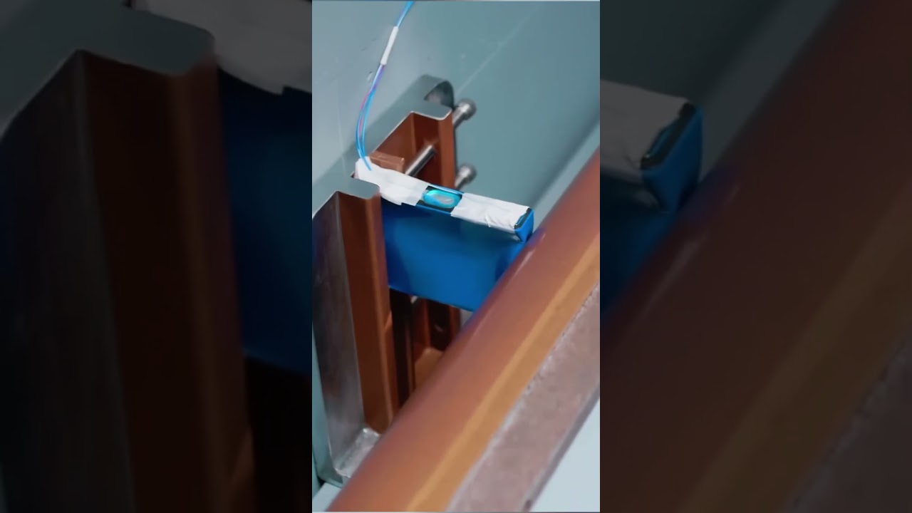 Батарею электромобиля разрезали пополам - осталась безопасной #технологии #инновации #short