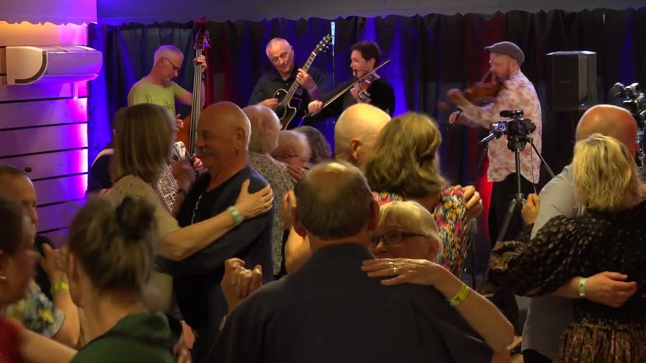 Finale Perlemor og Perlefar - Einkjerrleken  av Sven  Nyhus og Inspirasjon av Heidrun H  Opedal