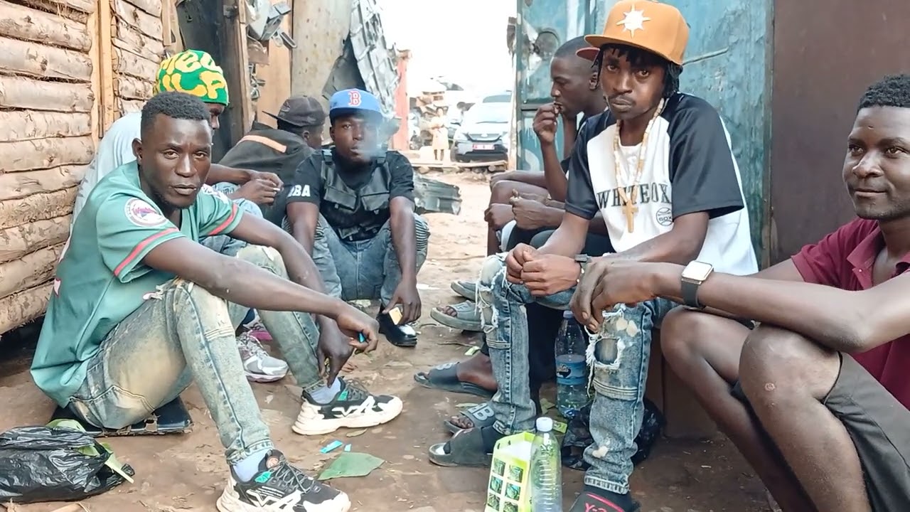 Kasuku ebibye bibi kati,arokar de rapper no1 ug