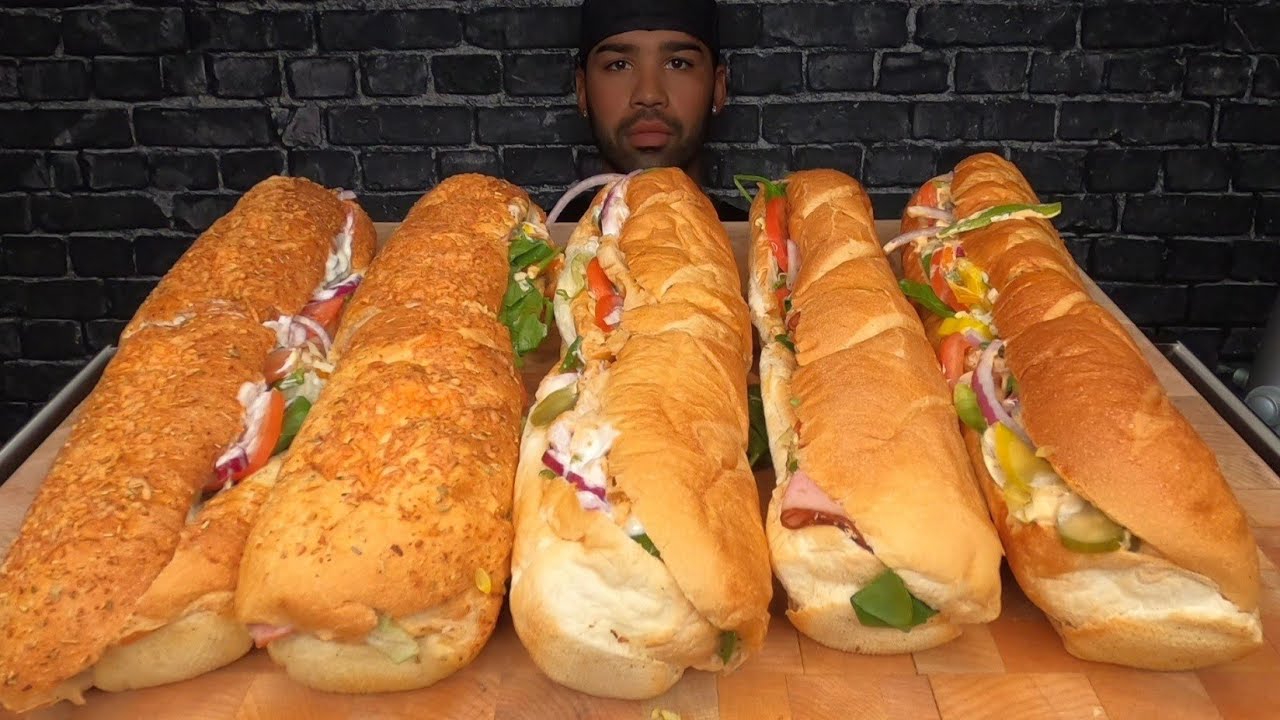 (ASMR) EATING A LITTLE SUBWAY