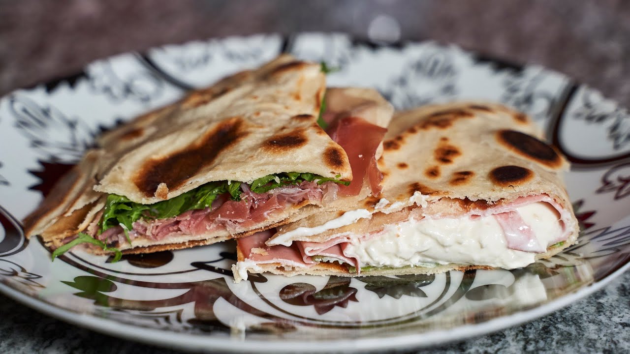 SIMPLE ITALIAN STREET FOOD - Piadina romagnola