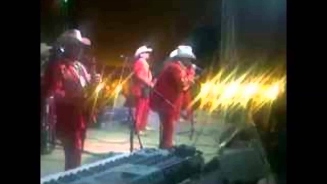 conjunto rio grande en vivo la carga ladeada