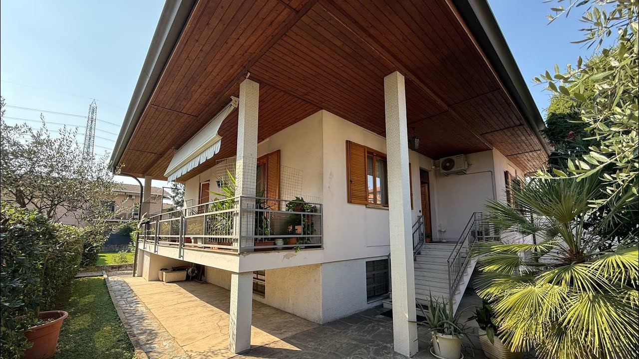 TOUR di una SPLENDIDA VILLA con TAVERNA e TERRENO EDIFICABILE | Via Bassano del Grappa n. 12, Varedo