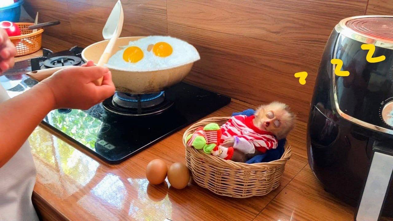 P…oor ly Babe is waiting Dady C ooking e-gg Until Slee
