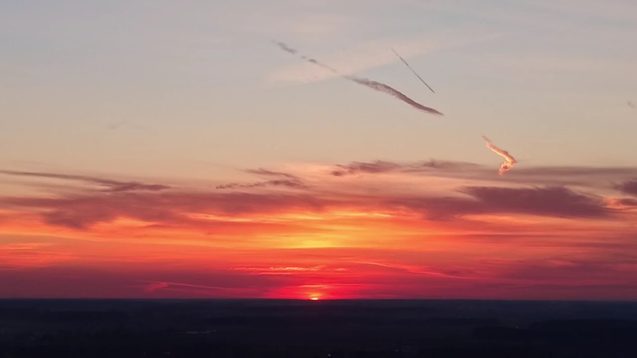 Zachód słońca i pociąg z cysternami. Łowicz 2.02.2026.