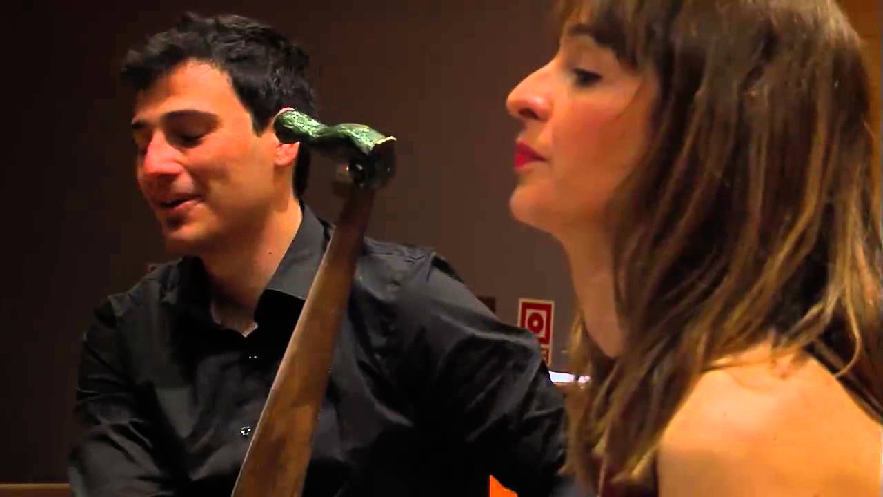 Adriano y Pilar, serrucho musical y piano