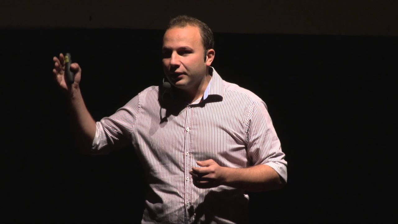 Călătoritul, cea mai pură formă de educaţie | Tudor Maxim | TEDxEroilor