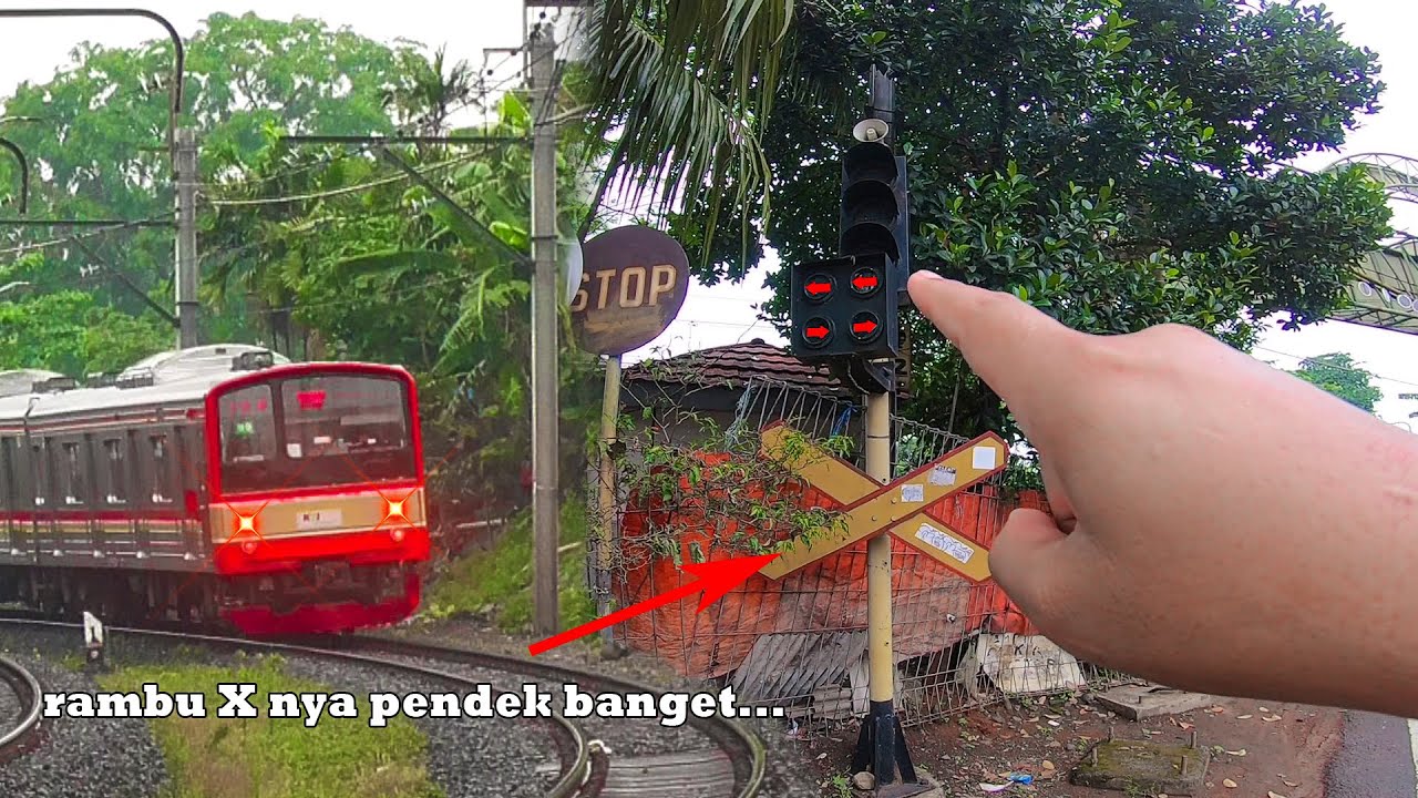 Rambu Unik Perlintasan Kereta Api Pesanggrahan, Jakarta Selatan