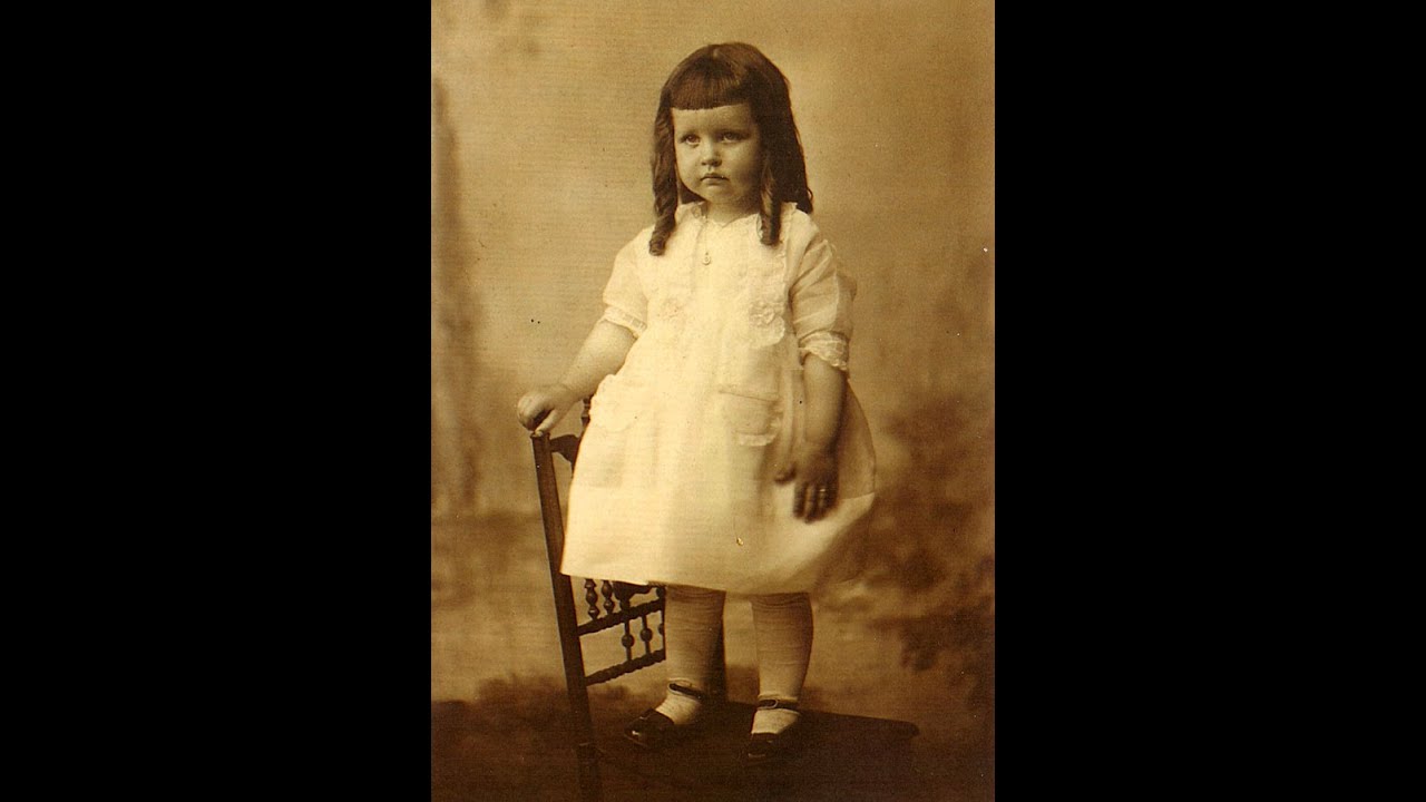 (1929) Little girl singing jazz.