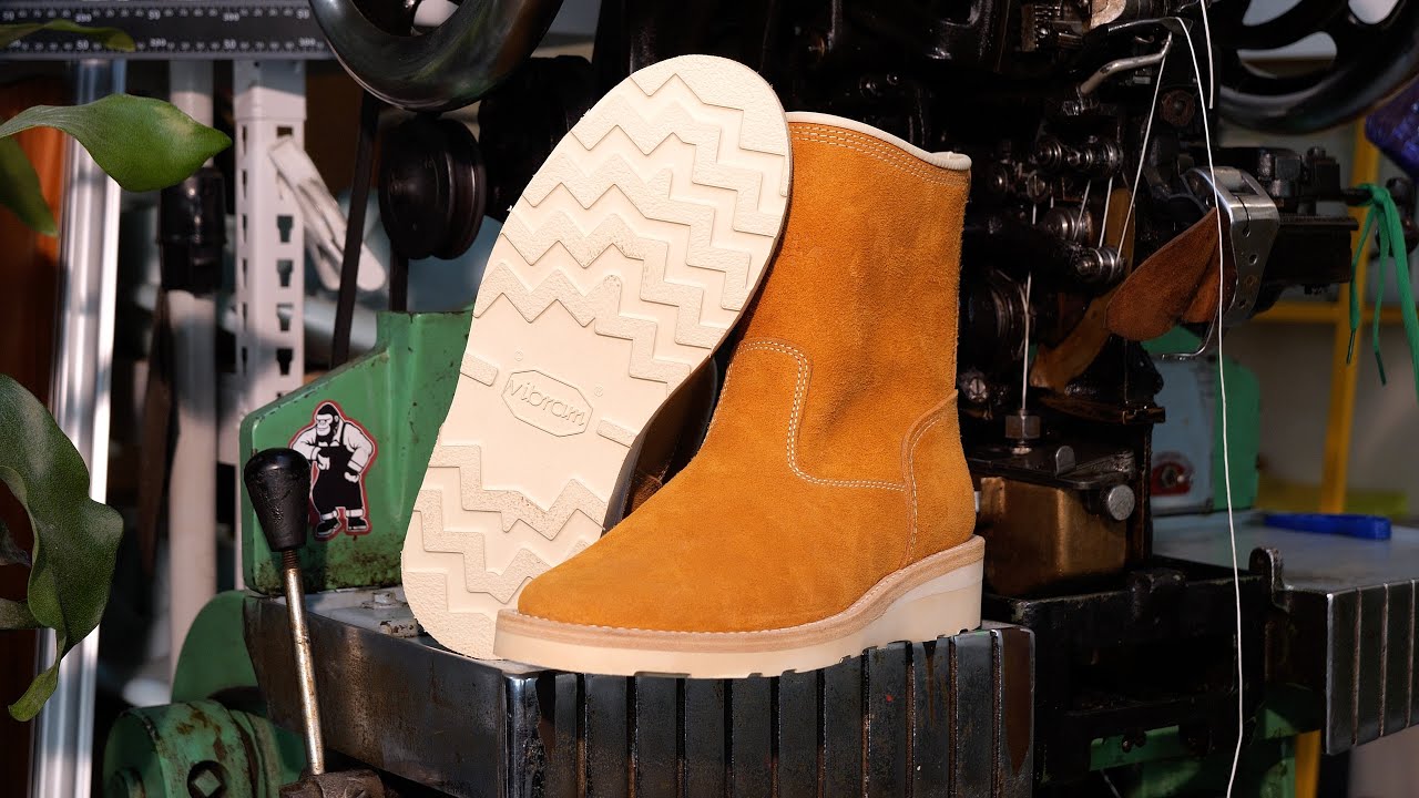 Процесс изготовления Engineer Boots из растительно-дубленой кожи Toscano Volanato