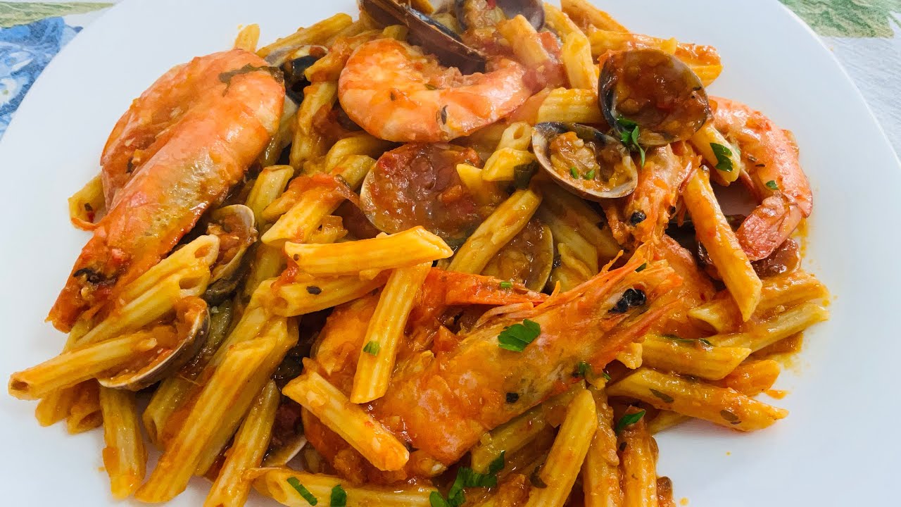 Massinha com Camarão e Ameijoas em Molho de Tomate …uma Especialidade
