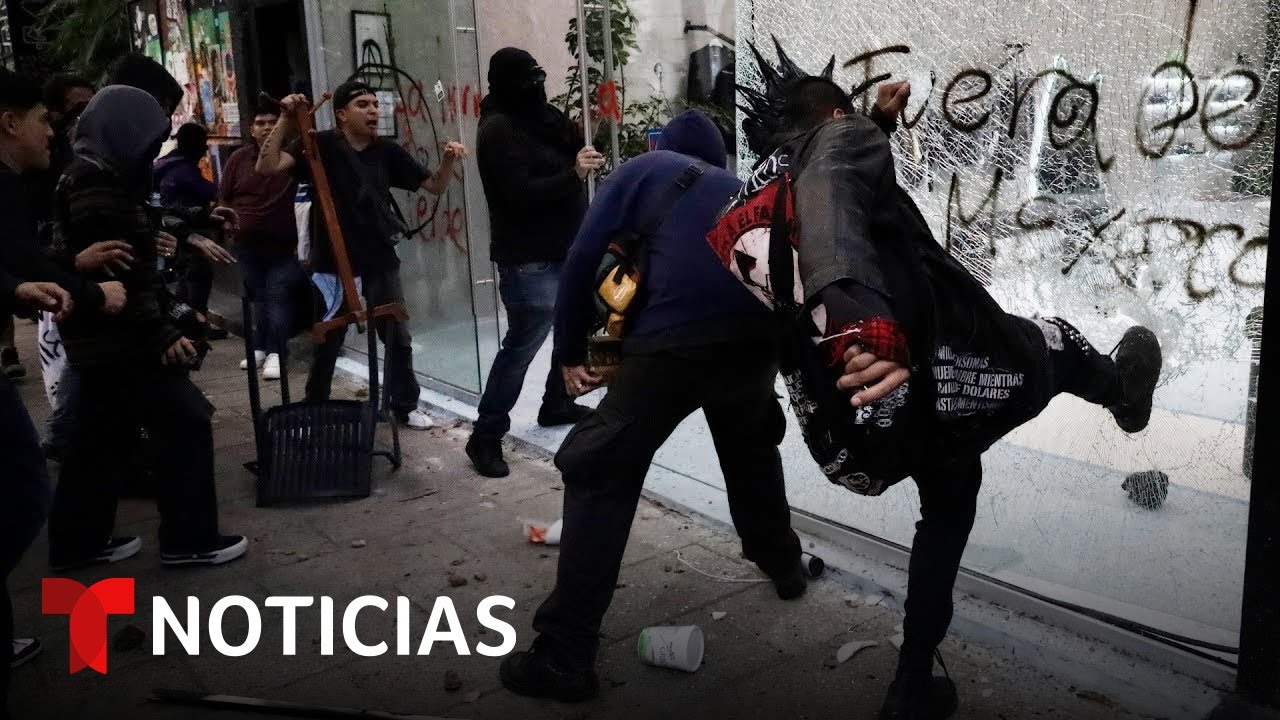 Manifestantes desatan caos en protesta contra gentrificación en México | Noticias Telemundo
