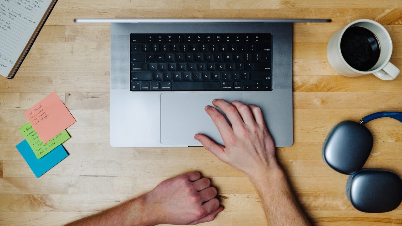 How to Start a Creative Business in 2025 (Step-by-Step Guide)
