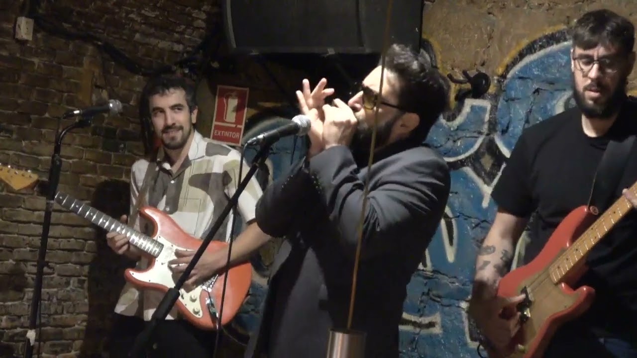 Junior Binzugna Band - She's Nineteen Years Old