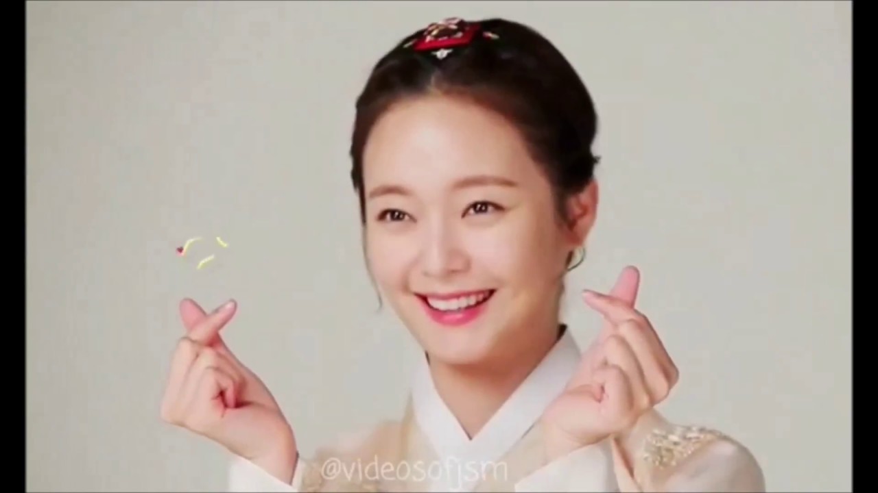 The Charm of Jeon So Min 전소민 (Humming Urban Stereo - Hawaiian Couple)