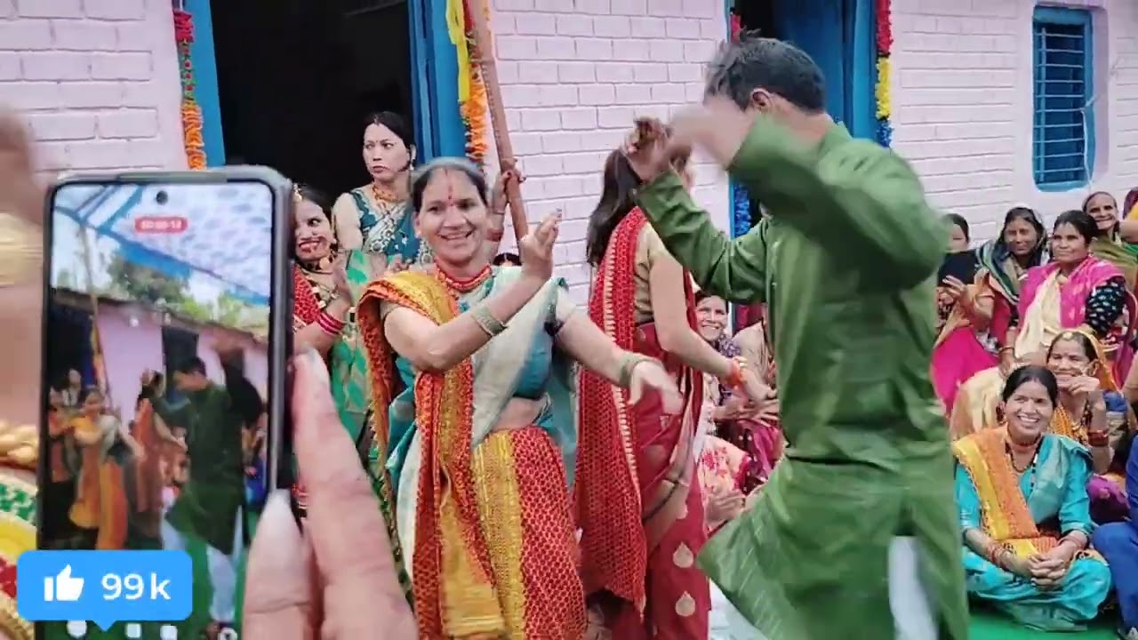महिला संगीत मे हुआ बहुत सुंदर डांस💃पहाड़ी  शादी ||pahadi vlog ||mahila sangeet video||couple dance