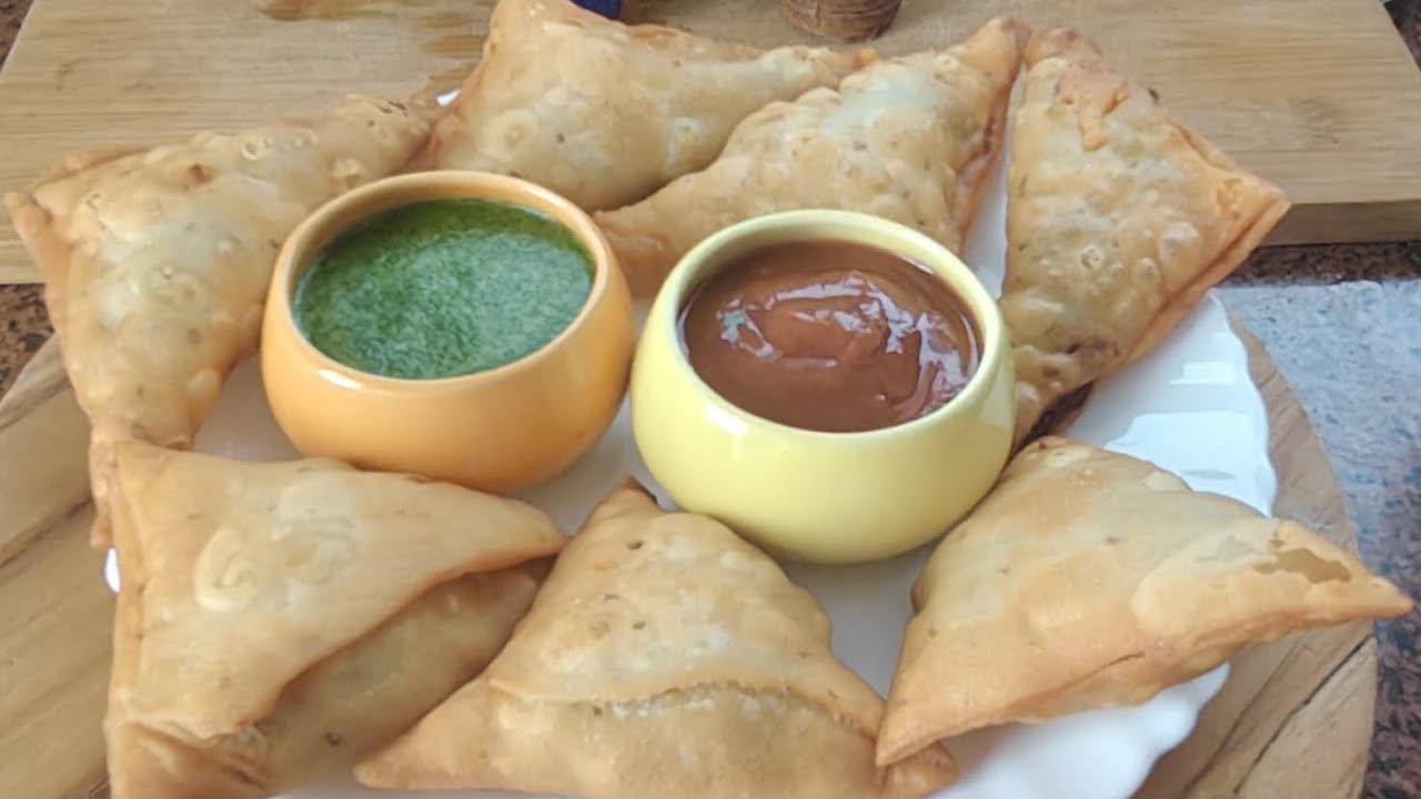 Market se bhi tasty 😋सीक्रेट हरे मसले और सूखे मसले के साथ👌 आलू मटर Samosa recipe 🥰#shorts #ytshorts 