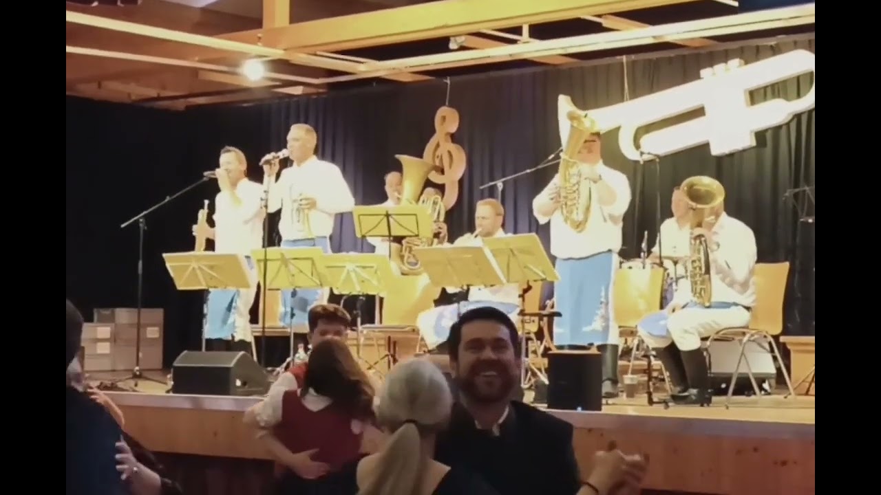 Eine kleine Dorfmusik: Mei blaues Fiata