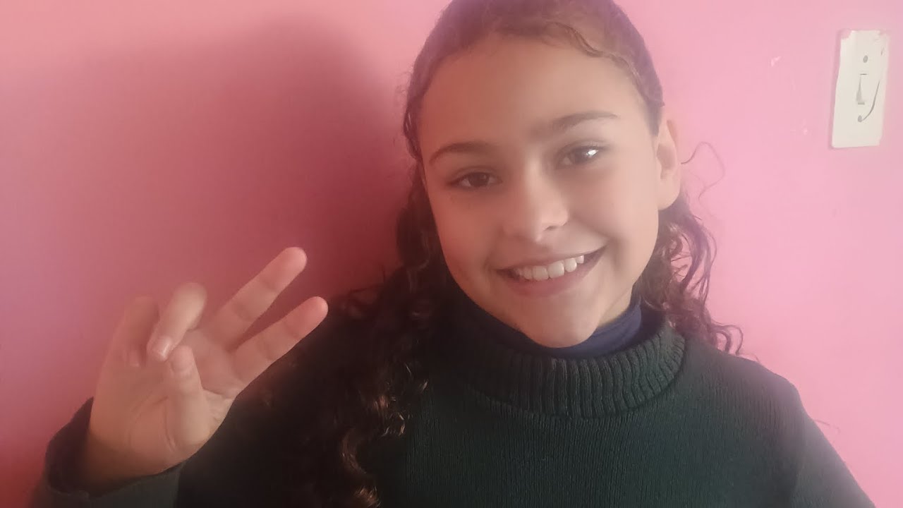 Eu minha irmã e minha bebê reborn/fazendo chaveiro de miçanga 