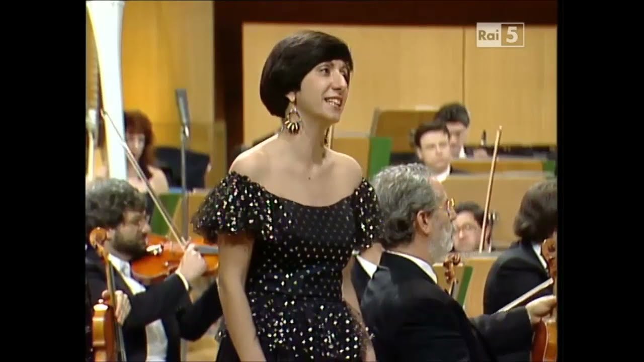 Luciano BERIO Folk Songs, dir.Luciano Berio, Orch.Scarlatti Rai, dir.art.M.Fargnoli Napoli 8/5/1992