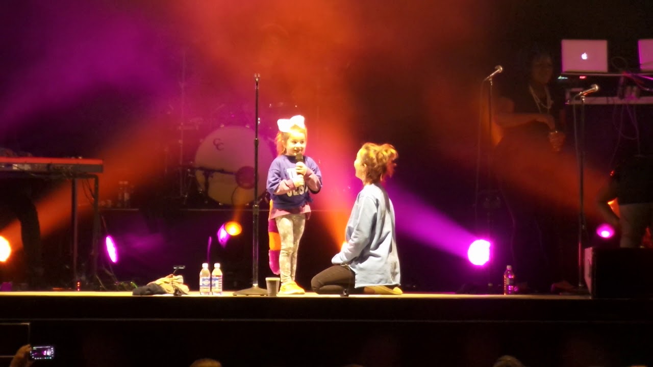 Lauren Daigle brings up a super cute 6 year old girl