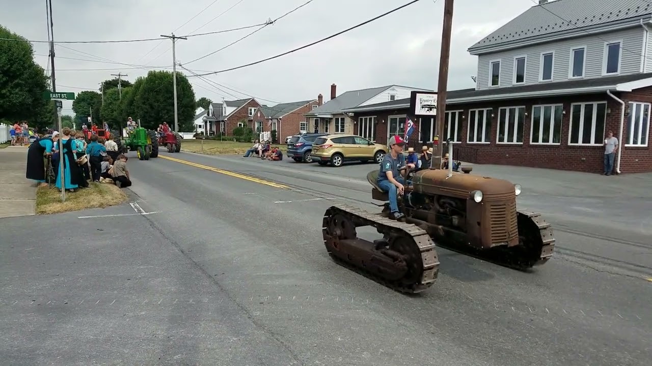 Tractor parade at Gratz 2022 tractor show - part 1