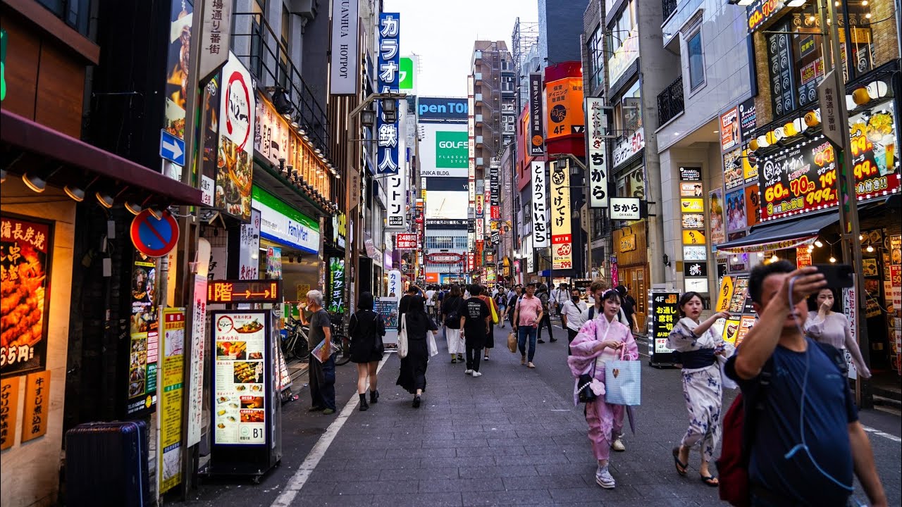 Japan walk 4K HDR - Adults street in Shinjuku, Tokyo - Japan