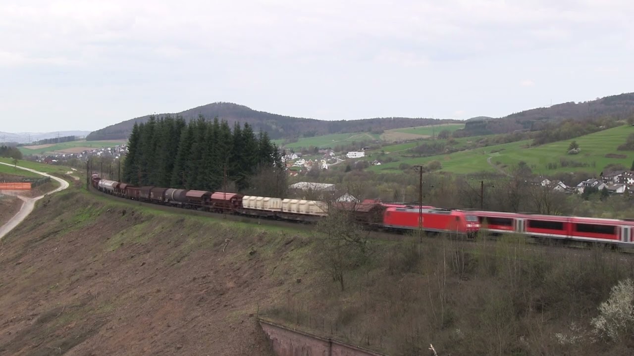 Schubidubi im Spessart: vorn die 185 und hintendran die Schublok 151. Alltag auf der Spessartrampe