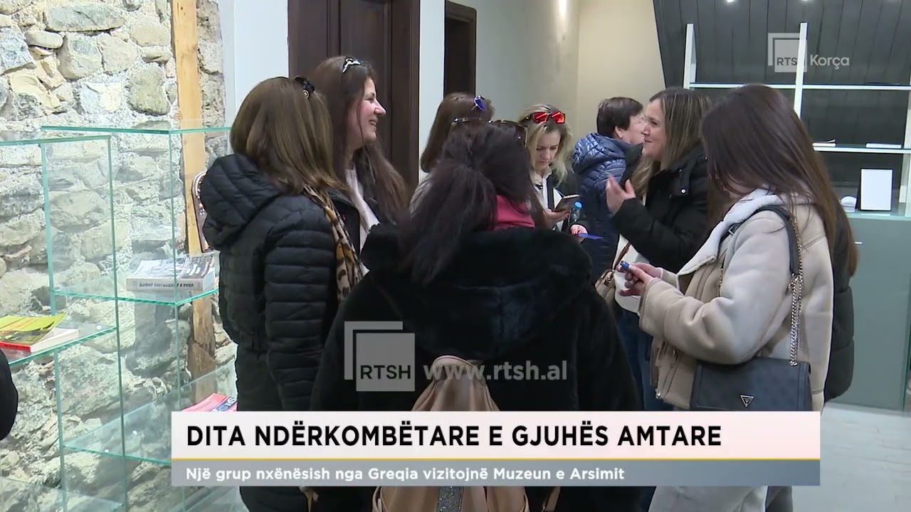 Dita Ndërkombëtare e Gjuhës Amtare/ Një grup nxënësish nga Greqia vizitojnë Muzeun e Arsimit