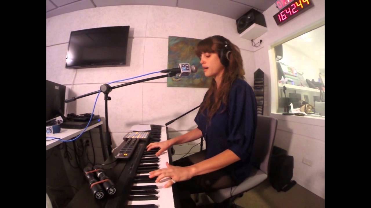 Noga Erez live on TLV1's DIY Tel Aviv: 