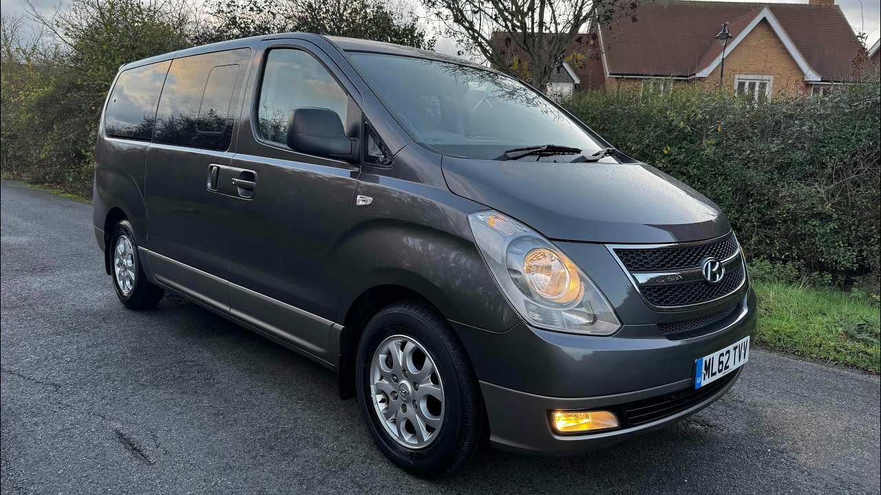 ML62TVV (62) Hyundai i800 2.5 diesel 5 speed automatic gearbox Grey 