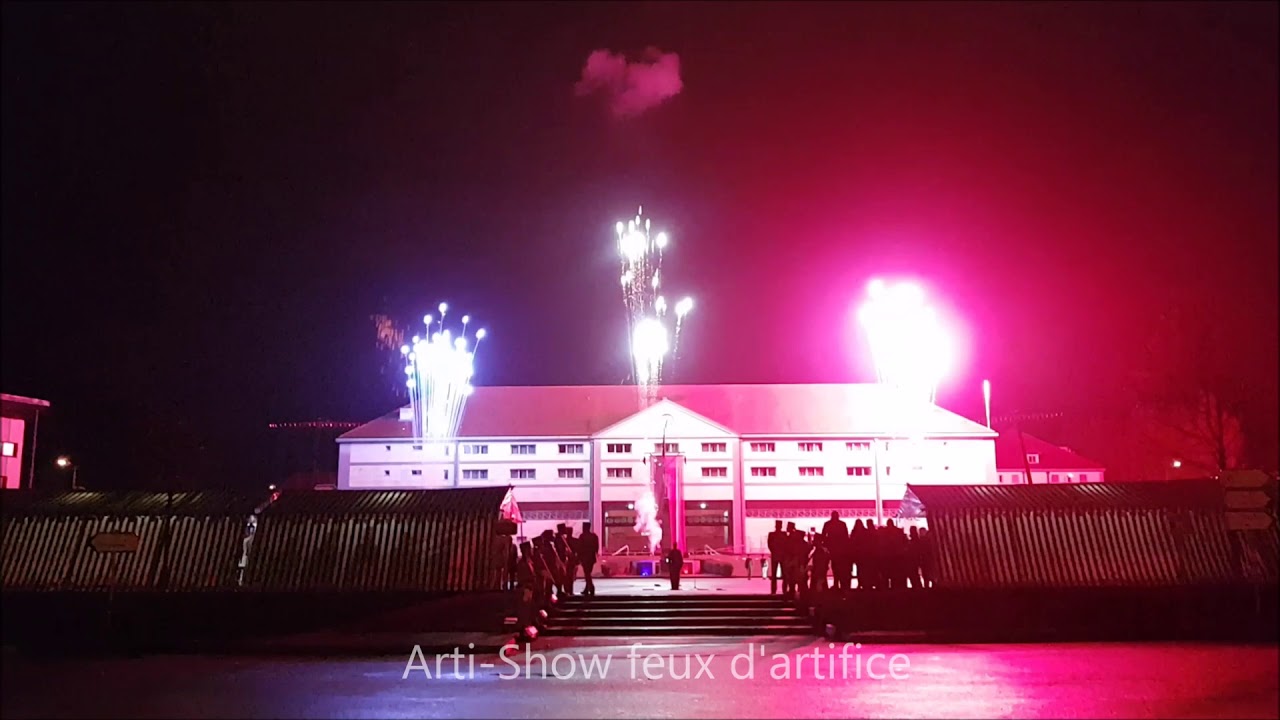 Feu d'artifice Bleu/Blanc/Rouge Pots &agrave; feu. Arti-Show Feux d'artifices. Julien Chenu