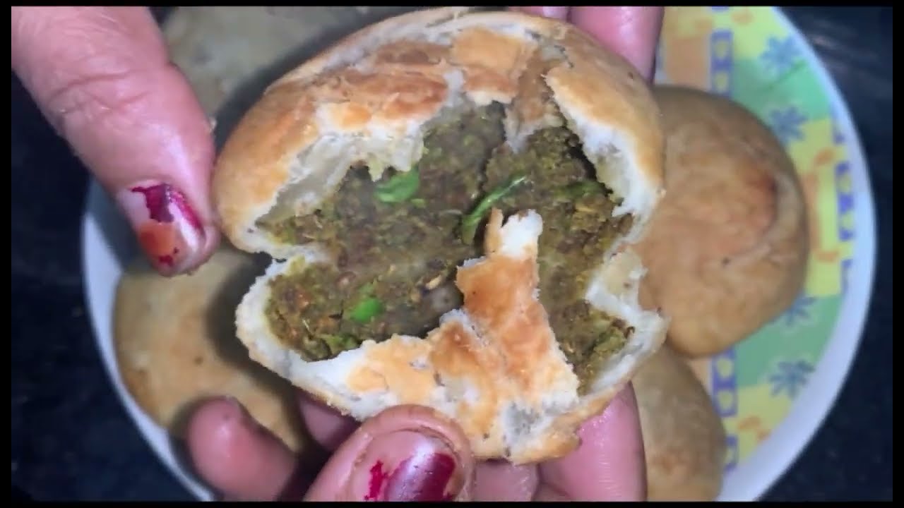 Hare matar ki chatpate kachori हारे मटर कि छटपटे #food #vlogs #dailyvlog #kachori #special #video 