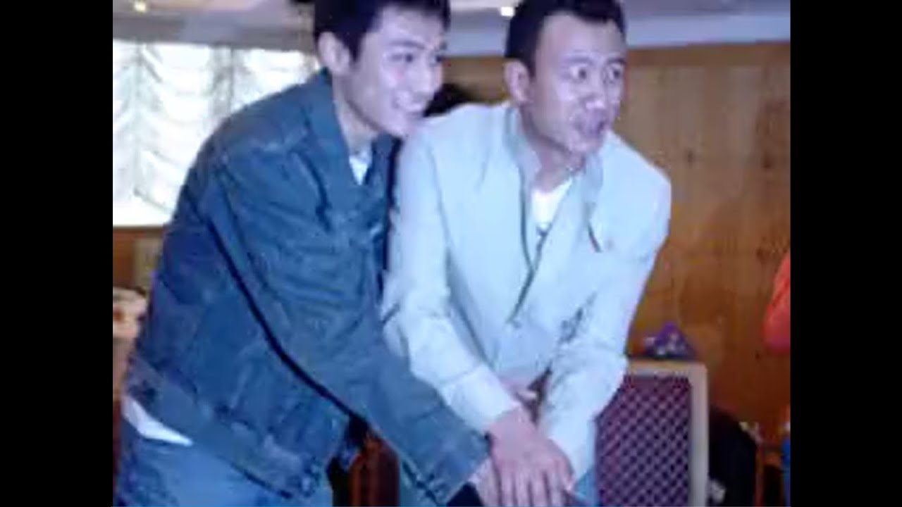 胡军刘烨手牵手切蛋糕