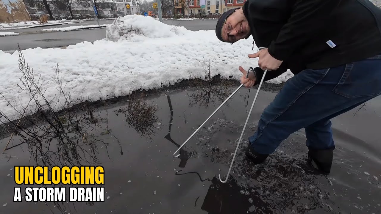 #066-2 Unclogging a storm drain on a parking lot after snowfall in Germany