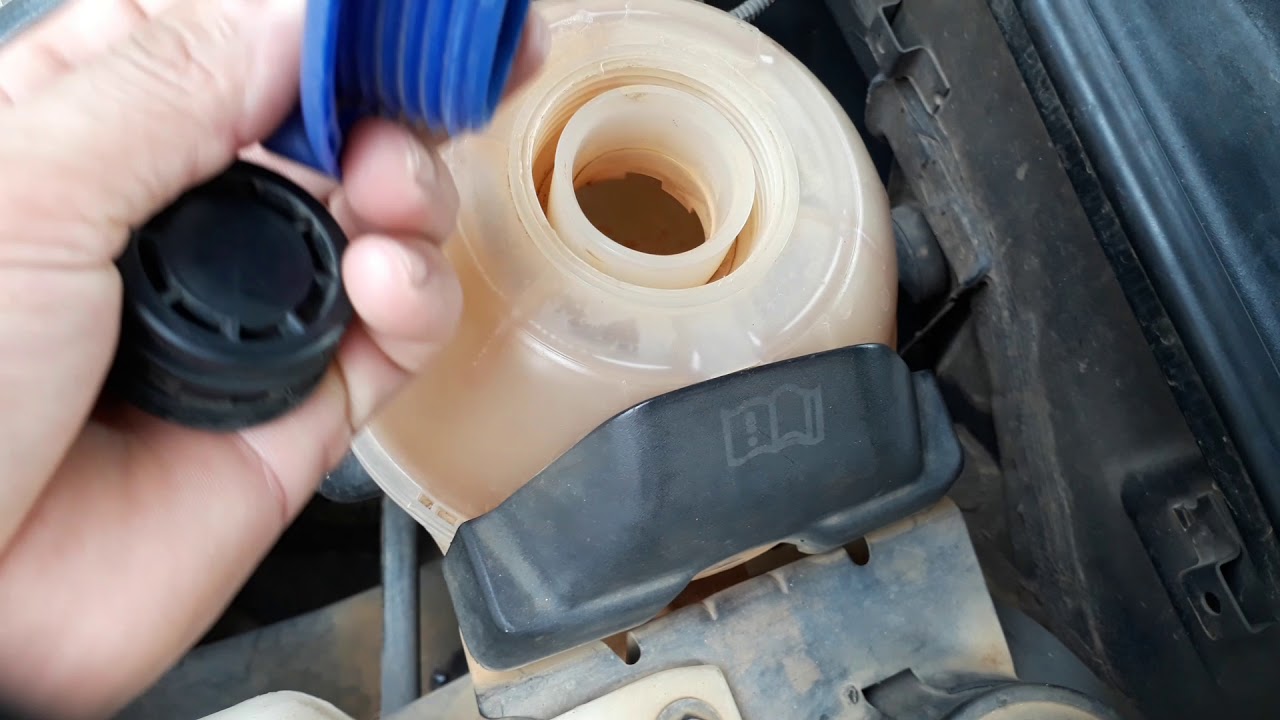gol g3 com vasamento e aquecimento em tampa paralela do reservatorio de agua