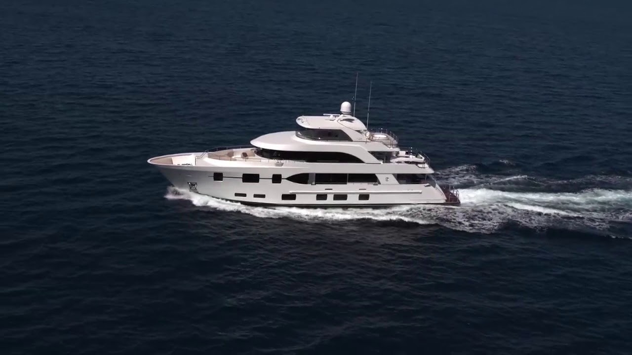 Ocean Alexander 120 Running
