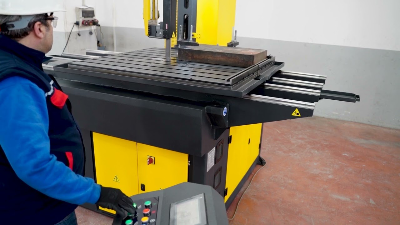 613 VT vertical metal cutting band saw