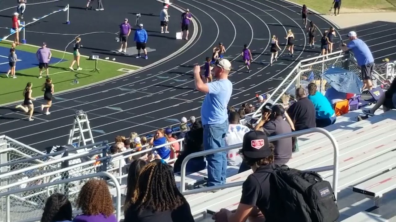 2022 Kerr Middle School District Track Meet 8th Girls 4x200 Lane 4