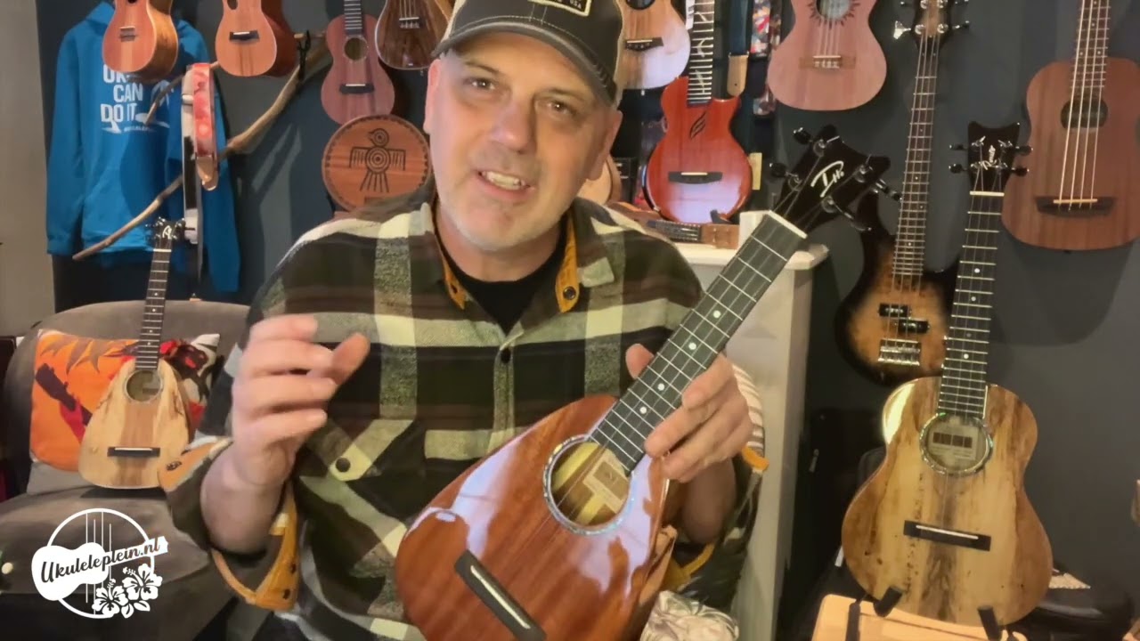 Betere strum techniek en klankverbeteren - ukulele les aanslag Romero Low G concert
