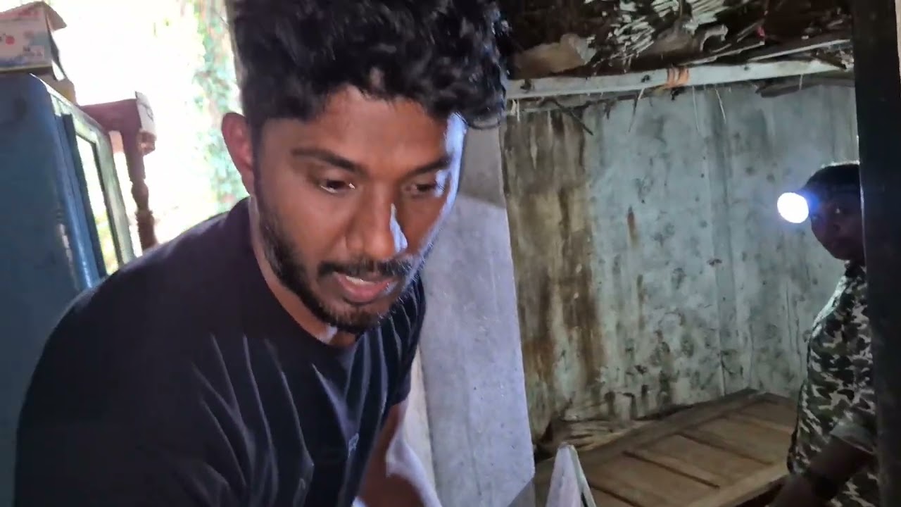 ചേര നിമിഷ നേരം കൊണ്ട് മൂർഖനായി മാറിയ അത്ഭുത കാഴ്ച. 🤣 