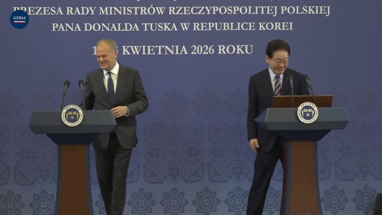 Donald Tusk minisztereln&ouml;k &eacute;s Lee Jae Muyng, a Koreai K&ouml;zt&aacute;rsas&aacute;g eln&ouml;ke tal&aacute;lkozott a m&eacute;dia k&eacute;pviselőivel.