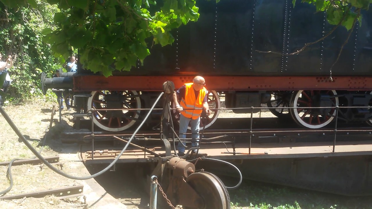 Giratura locomotiva 625-017 su piattaforma Capranica-Sutri